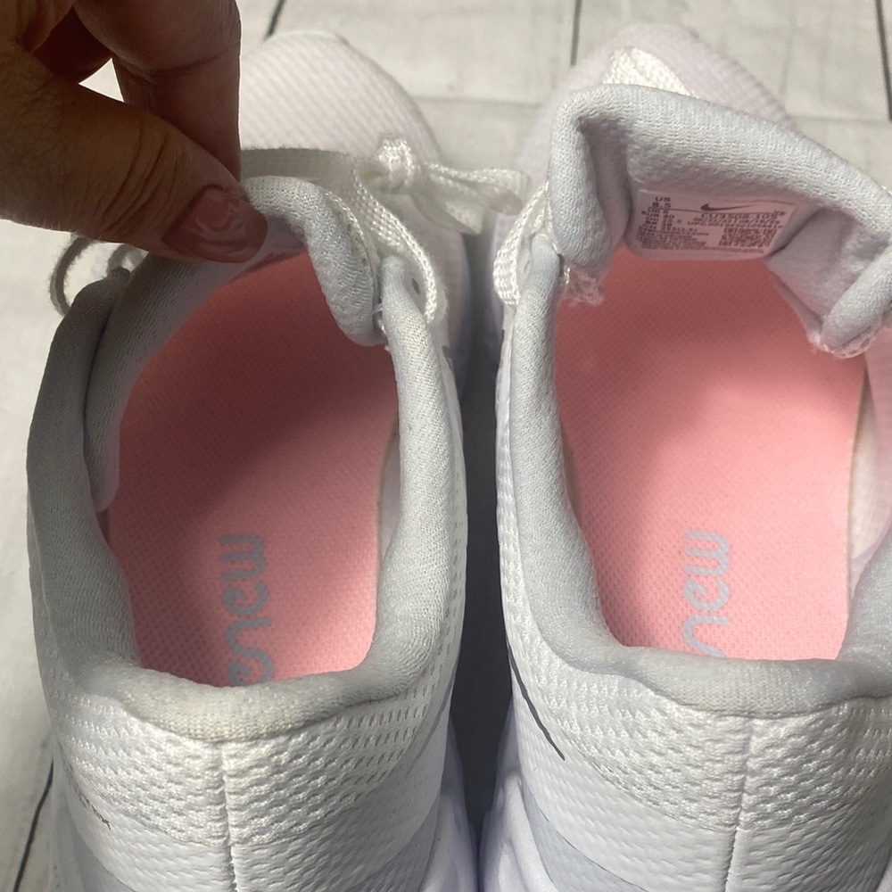 Nike Renew Women’s Running Shoes White/Silver with Pink Sole Size 8.5 NWOT - Picture 10 of 11